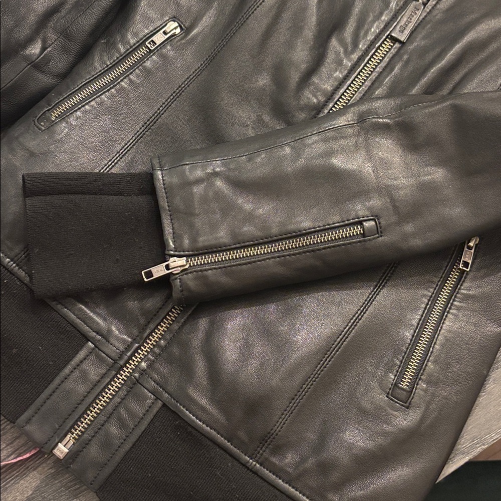Mackage Black leather jacket with hidden hood in collar size small - Picture 6 of 11